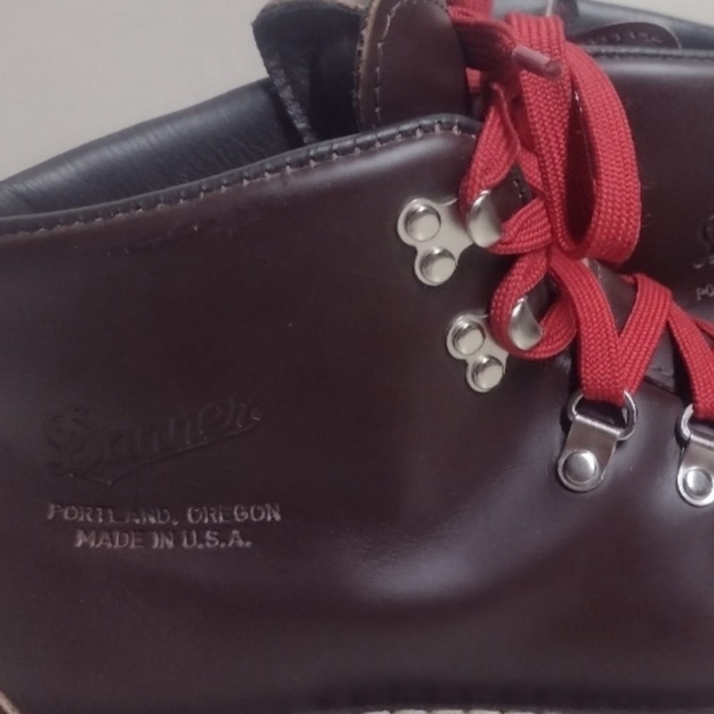 USA Handmade Danner Mountain Light Cascade Boots with Red Laces - Picture 4 of 8